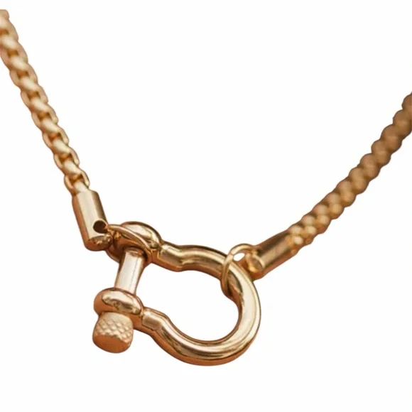 Elegant Gold Chain Necklace - Picture 2 of 4